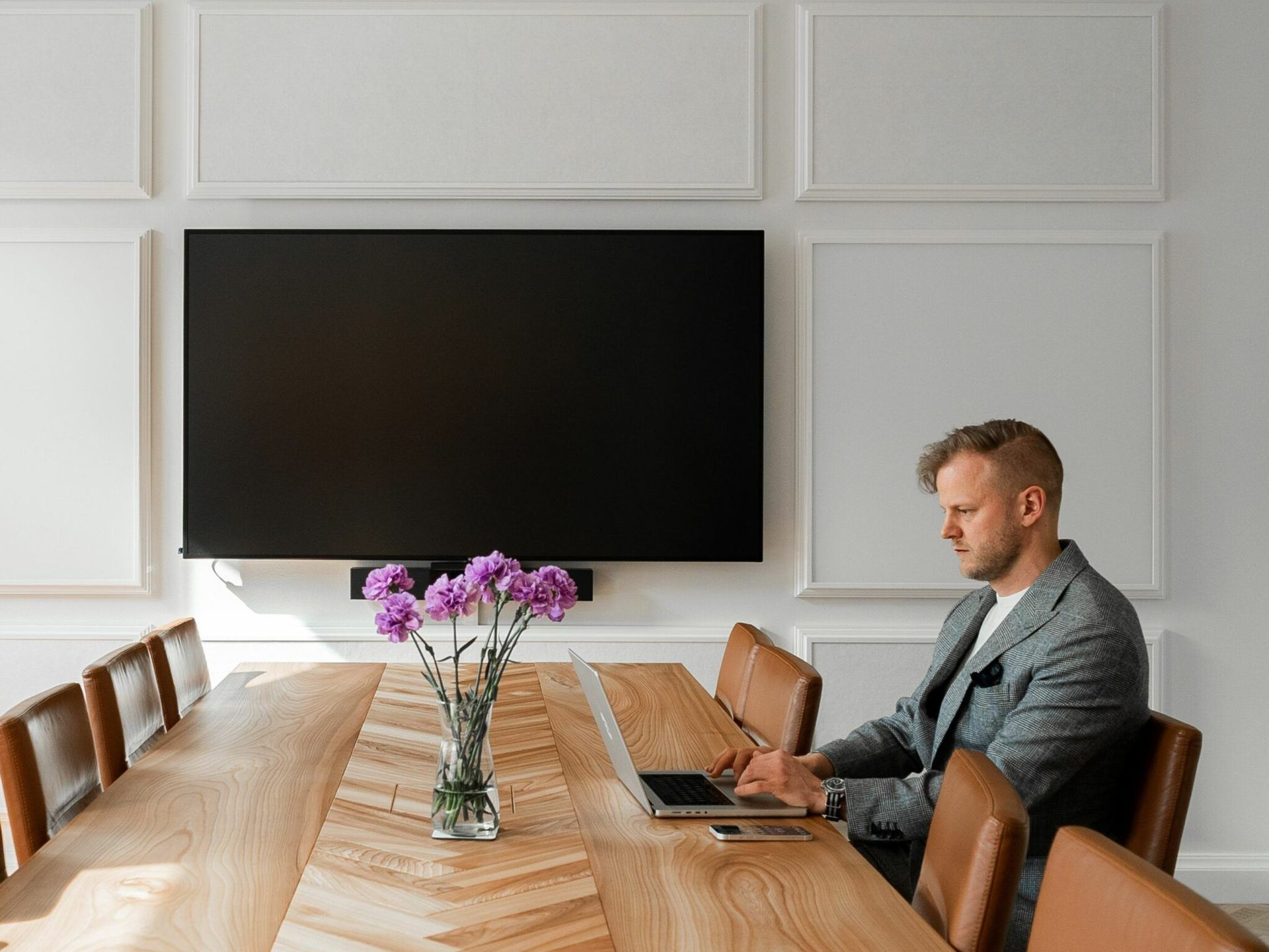 Aisti acoustic tiles glued to a meeting room wall