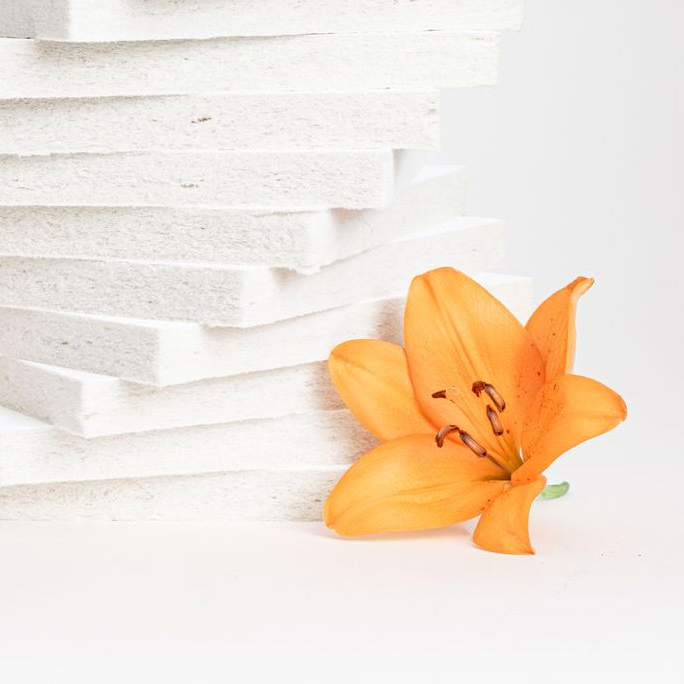 Aisti tile pile with orange flower